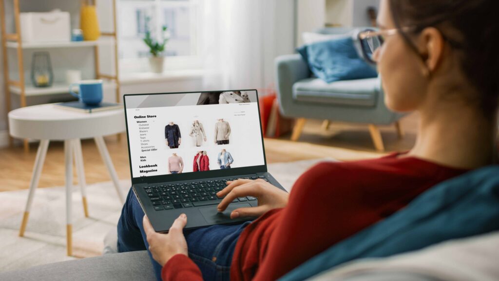 Boutiques en ligne d’entreprise : la solution digitale pour les produits de marque, les vêtements professionnels et le merchandising